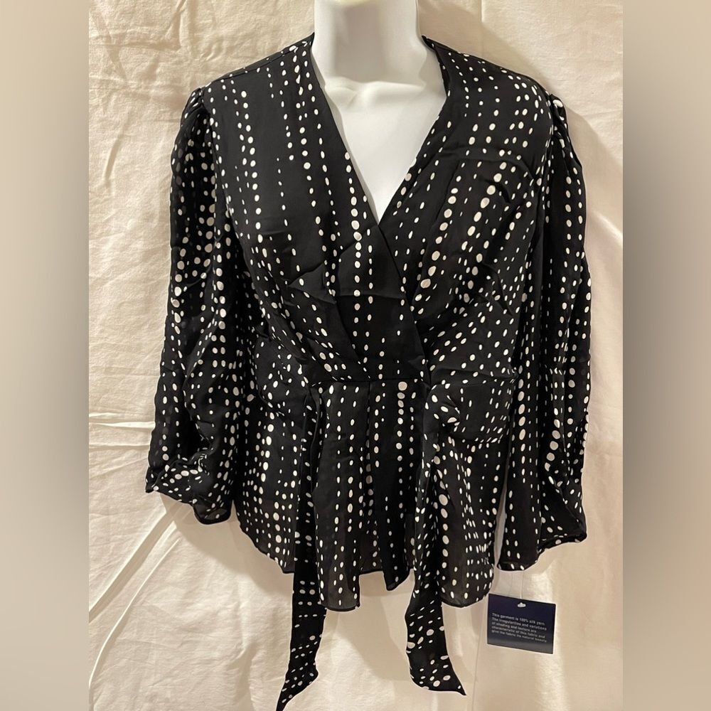 🍂 Ann Klein Polka Dot 100% silk blouse new Size 4 like new
